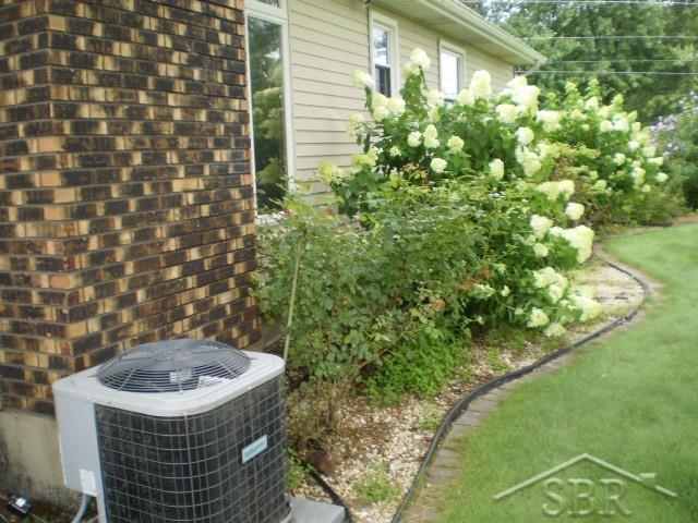 5775 Mackinaw Road Saginaw, MI 48604 - Photo 9 of 24 50117989-8.JPG