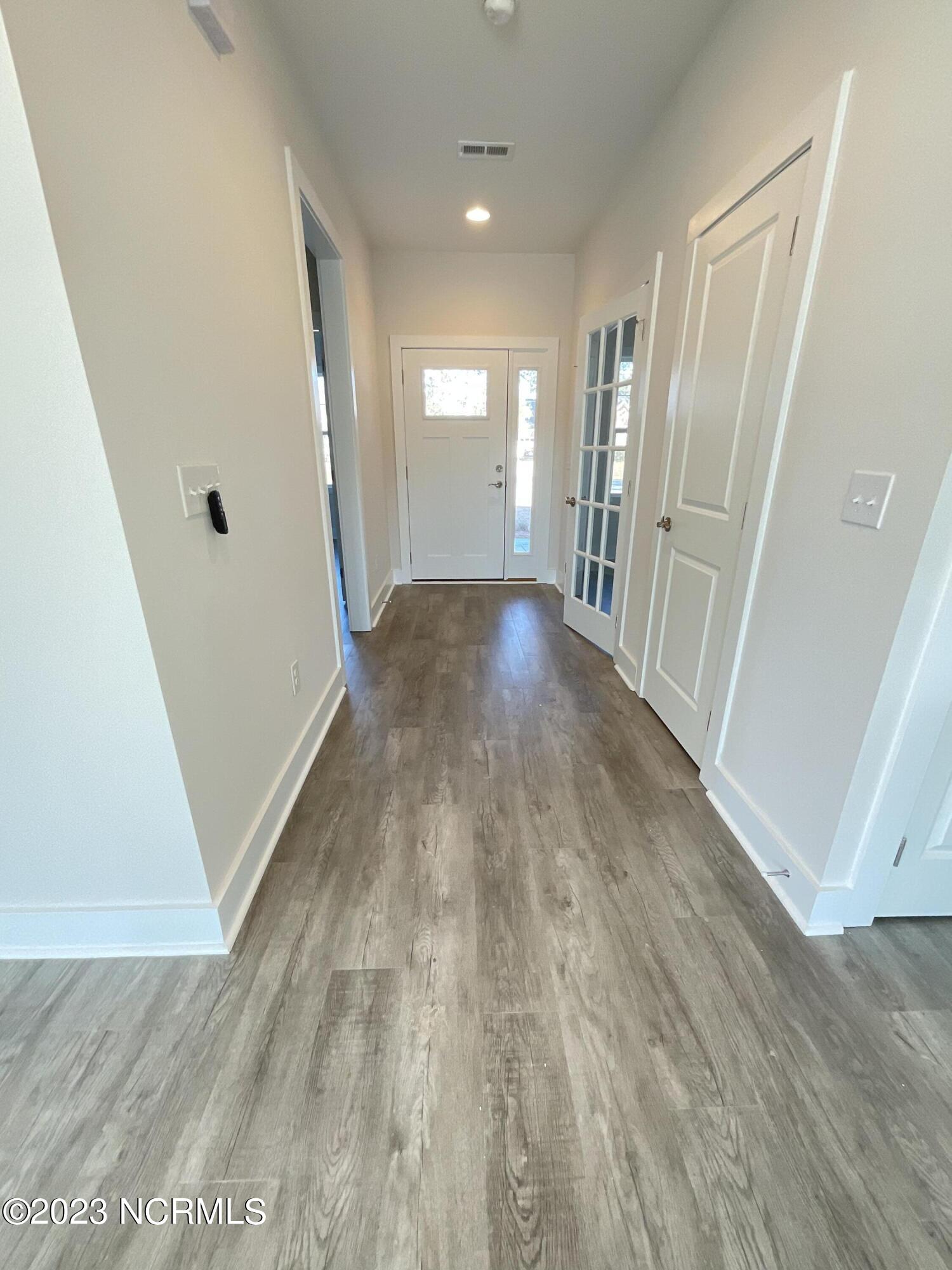 889 Nicklaus Road Boiling Spring Lakes, NC 28461 - Photo 2 of 11 OPEN FOYER