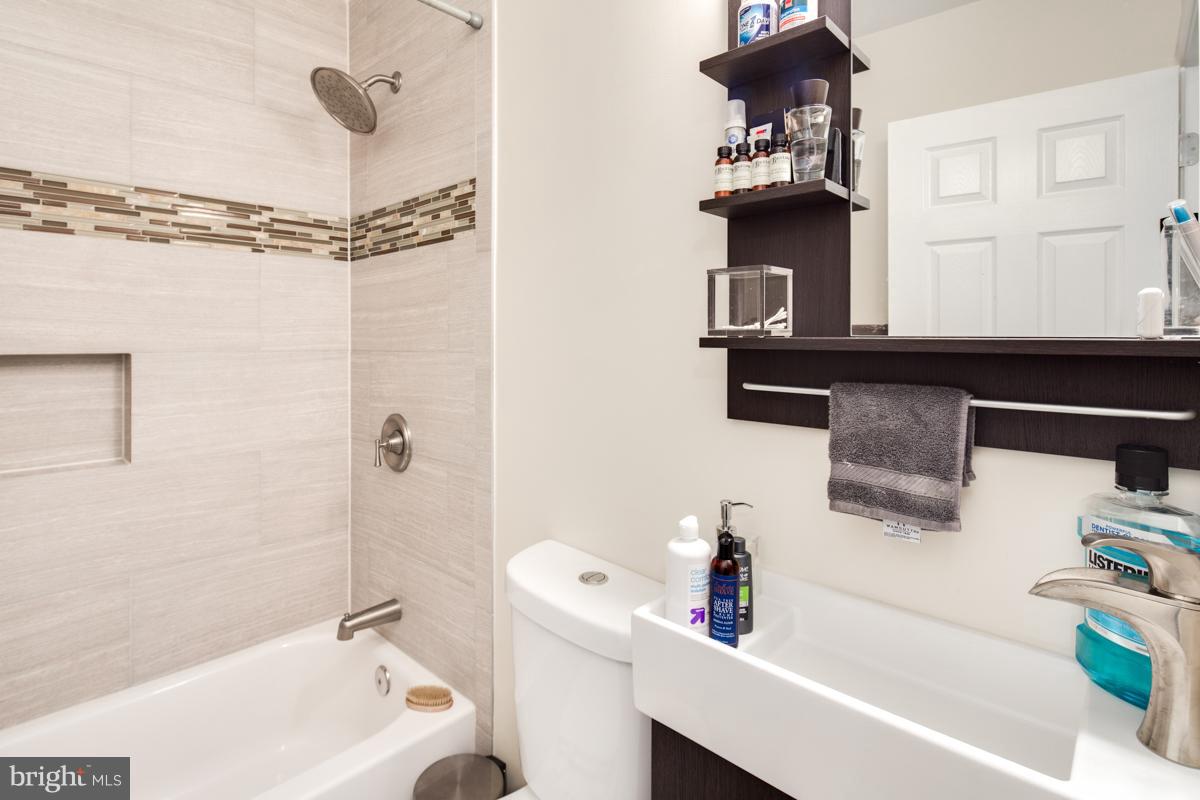 12 Hanover Place Northwest Washington, DC 20001 - Photo 23 of 26 Bath #2