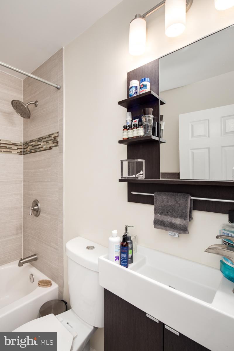 12 Hanover Place Northwest Washington, DC 20001 - Photo 24 of 26 Bath #2