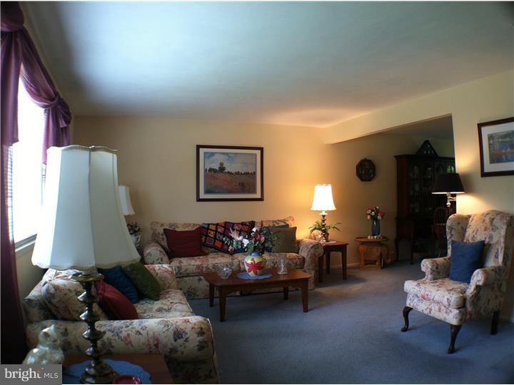 809 West County Line Road Hatboro, PA 19040 - Photo 3 of 12