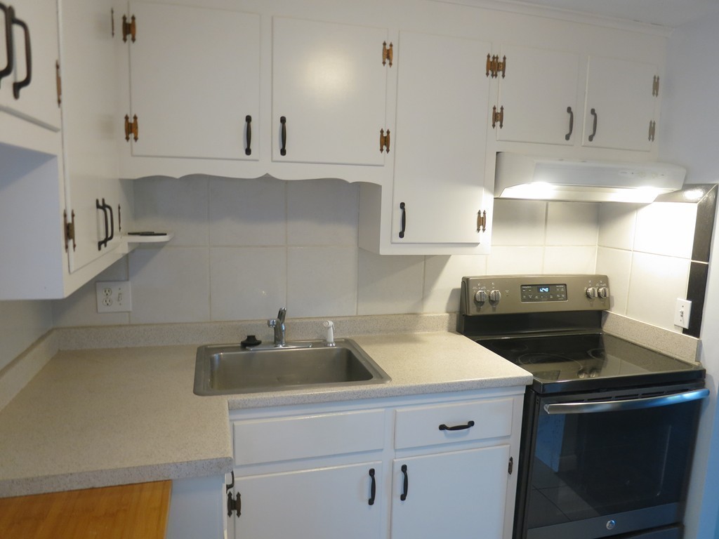 149 Round Hill Road, Unit A Northampton, MA 01060 - Photo 3 of 15 Gallery Image 3