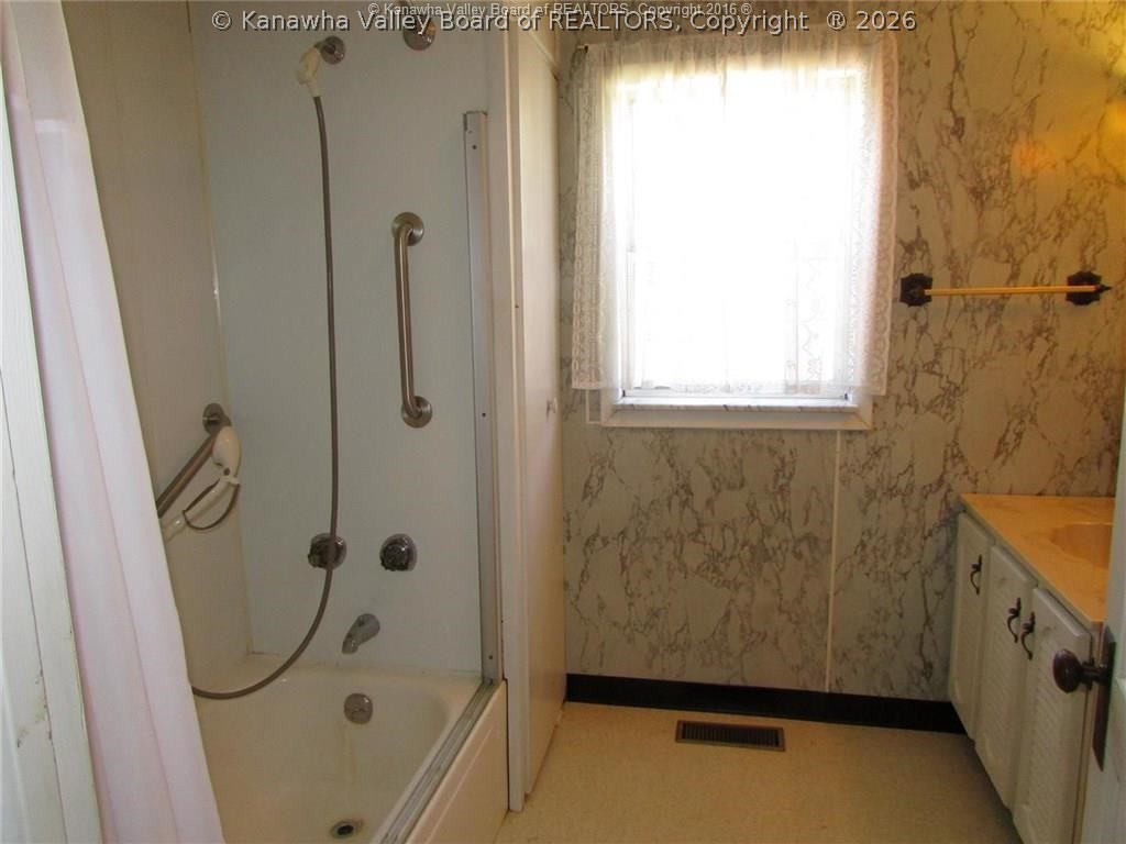 225 Easter Road Nitro, WV 25143 - Photo 12 of 26 Gallery Image 12