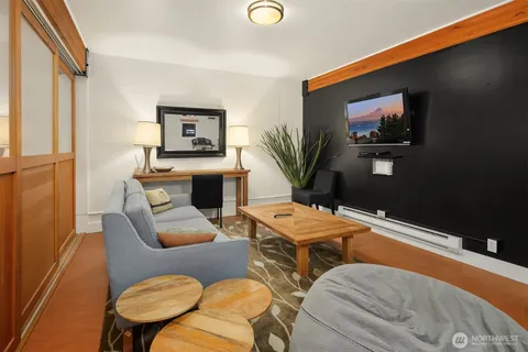 $239,999 | 1707 Boylston Avenue, Unit 206, Seattle, WA 98122