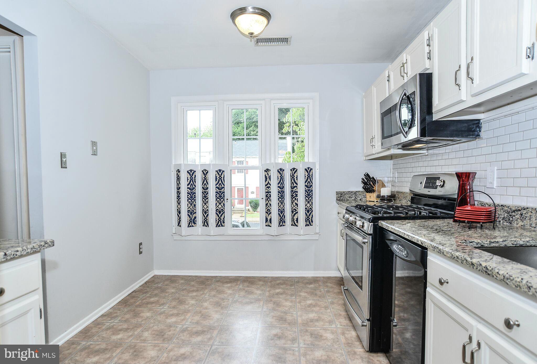 9525 Burdett Road Burke, VA 22015 - Photo 6 of 25 Kitchen (Eat-in)