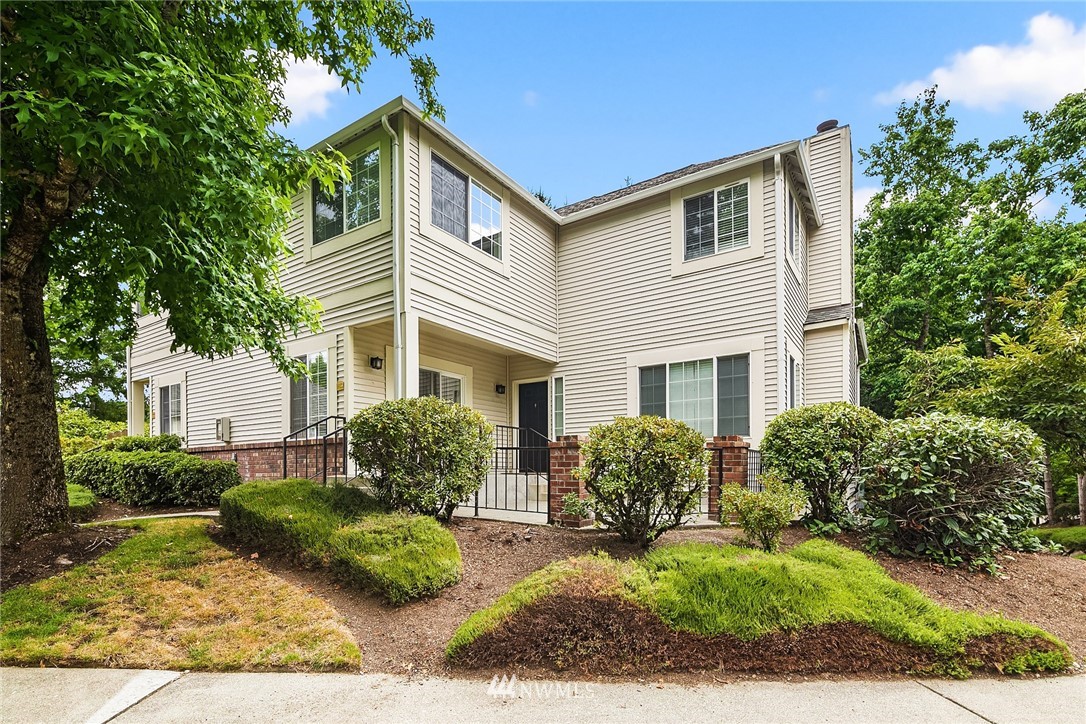 10909 Avondale Road Northeast, Unit F122 Redmond, WA 98052 - Photo 2 of 24 a front view of a house with garden