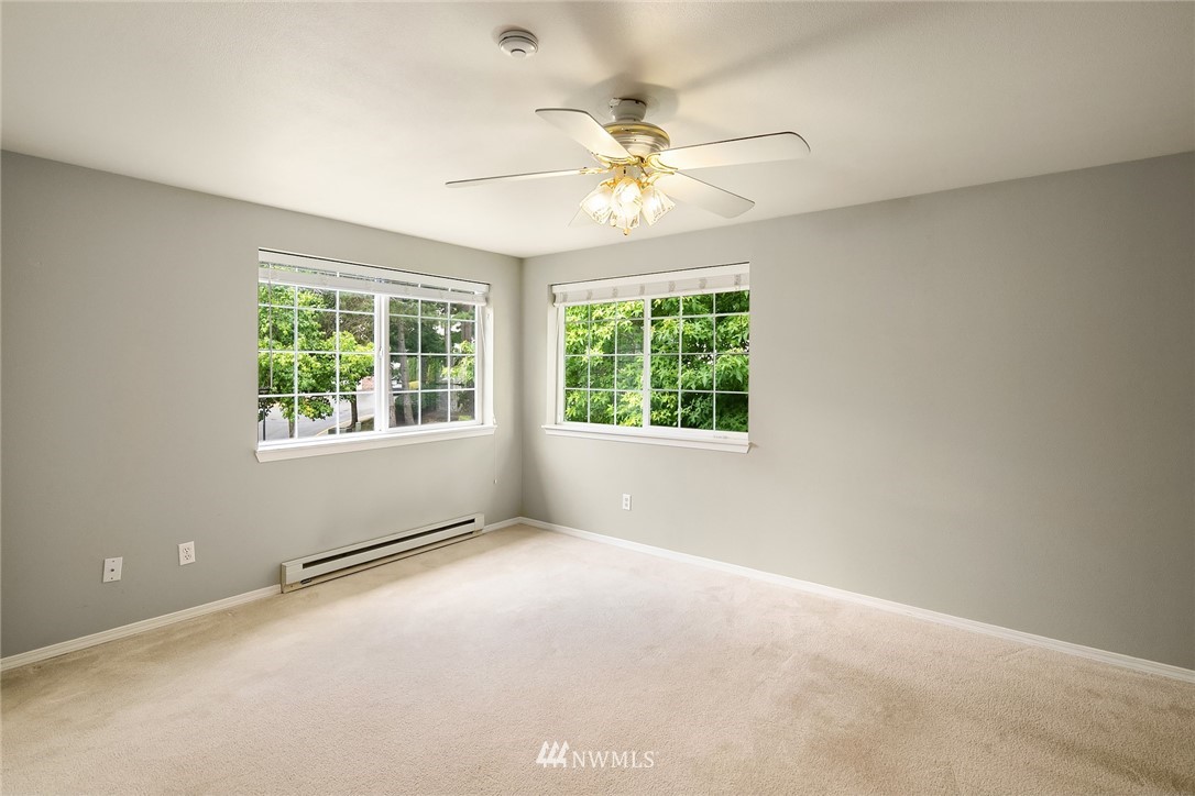 10909 Avondale Road Northeast, Unit F122 Redmond, WA 98052 - Photo 15 of 24 an empty room with a window