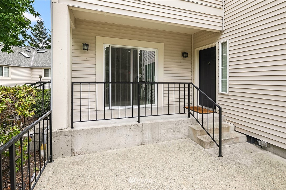 10909 Avondale Road Northeast, Unit F122 Redmond, WA 98052 - Photo 5 of 24 a view of a balcony