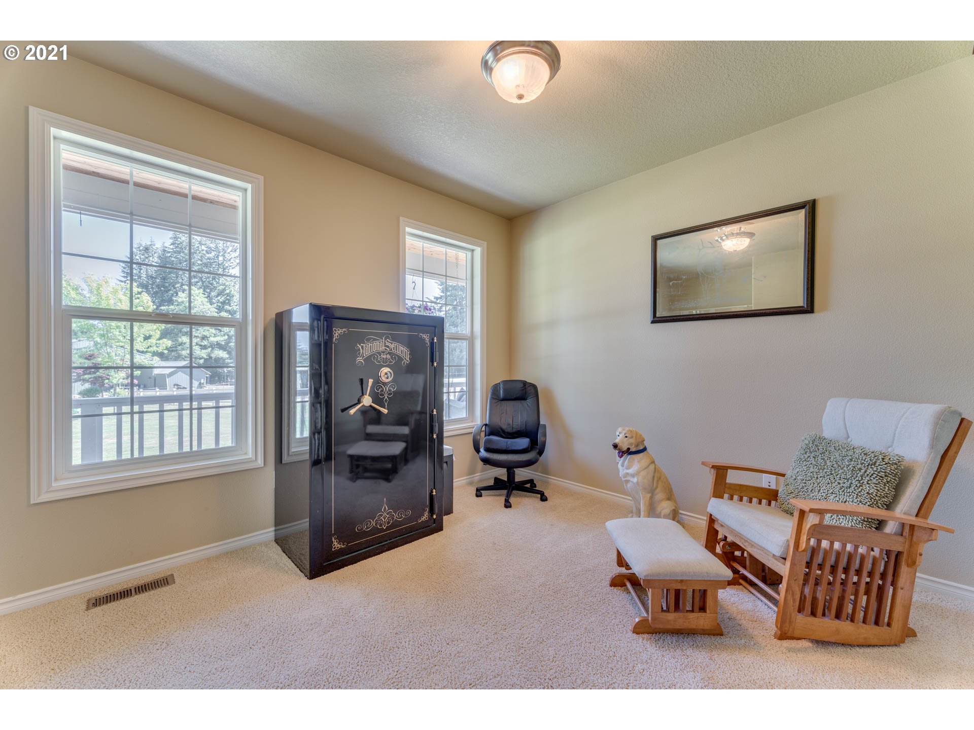 43126 Southeast Music Camp Road Sandy, OR 97055 - Photo 12 of 32 a living room with furniture a desk and chair