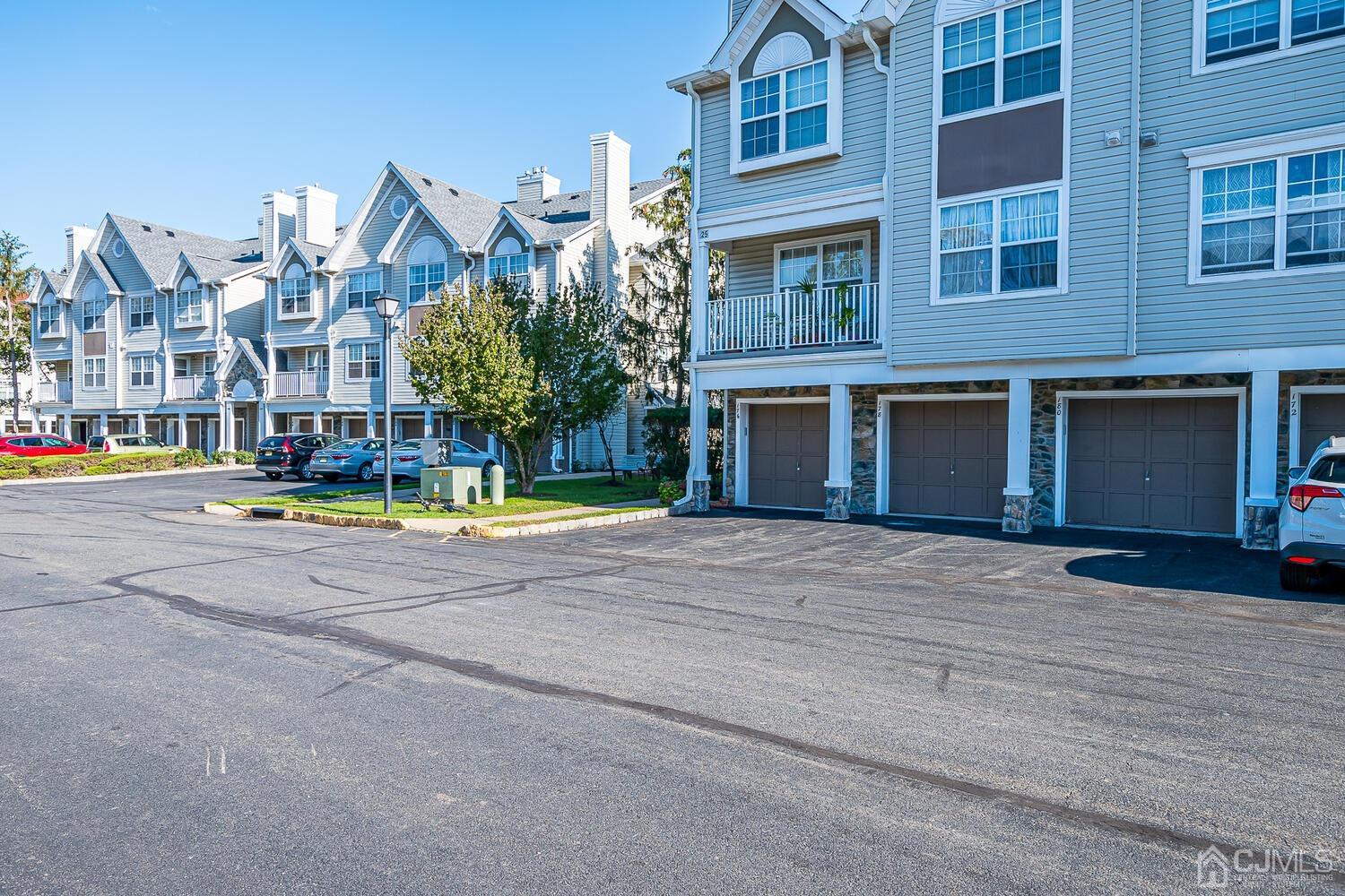178 Prestwick Way Edison, NJ 08820 - Photo 2 of 21 Gallery Image 2