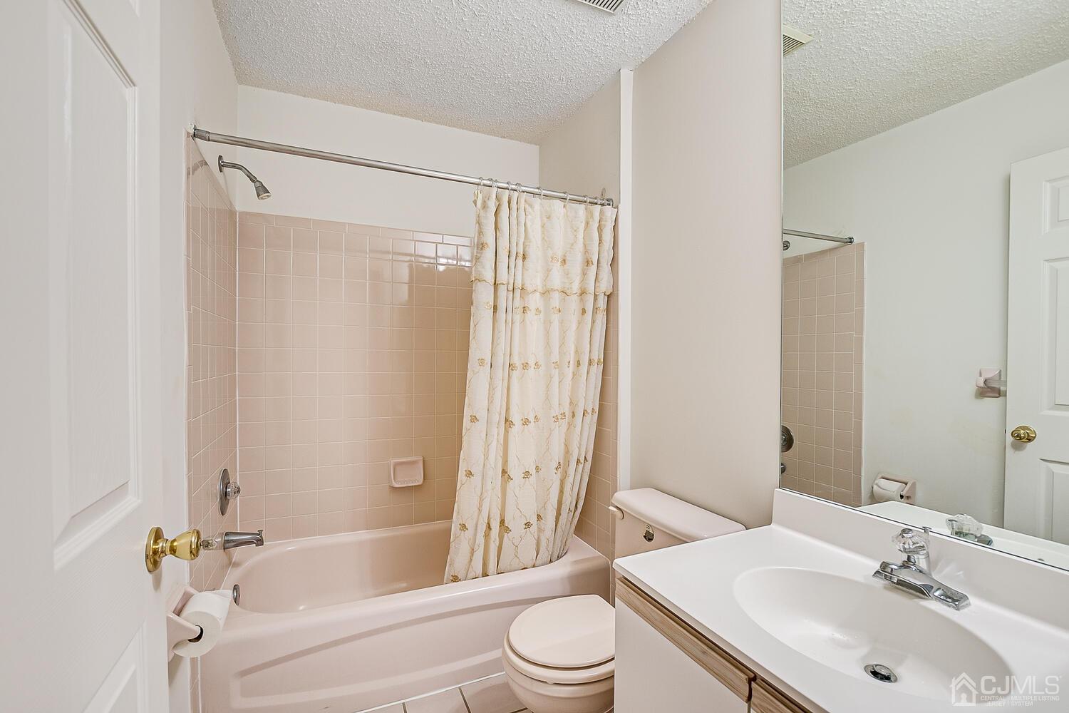 178 Prestwick Way Edison, NJ 08820 - Photo 17 of 21 Gallery Image 17