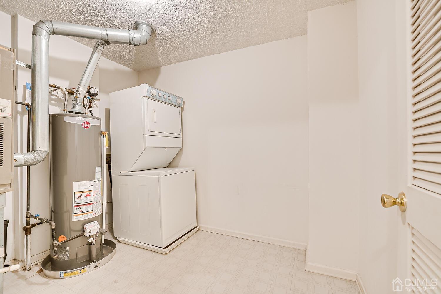 178 Prestwick Way Edison, NJ 08820 - Photo 19 of 21 Gallery Image 19