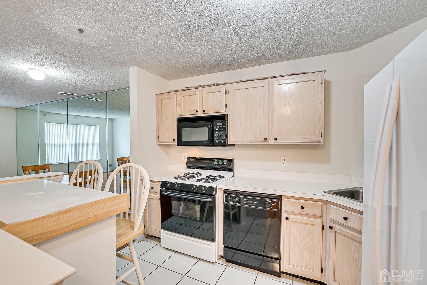 178 Prestwick Way Edison, NJ 08820 - Photo 5 of 21 Gallery Image 5
