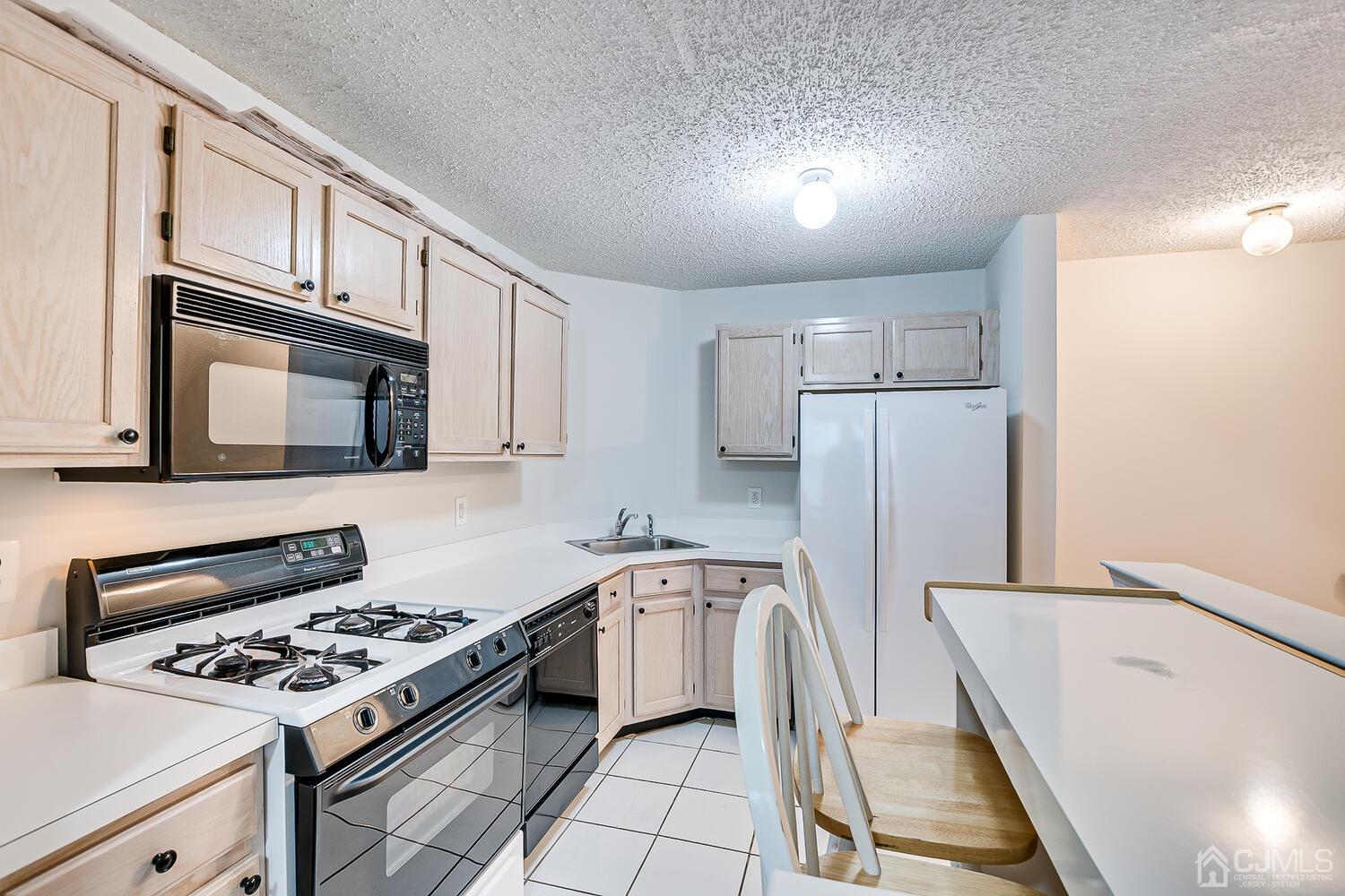 178 Prestwick Way Edison, NJ 08820 - Photo 6 of 21 Gallery Image 6