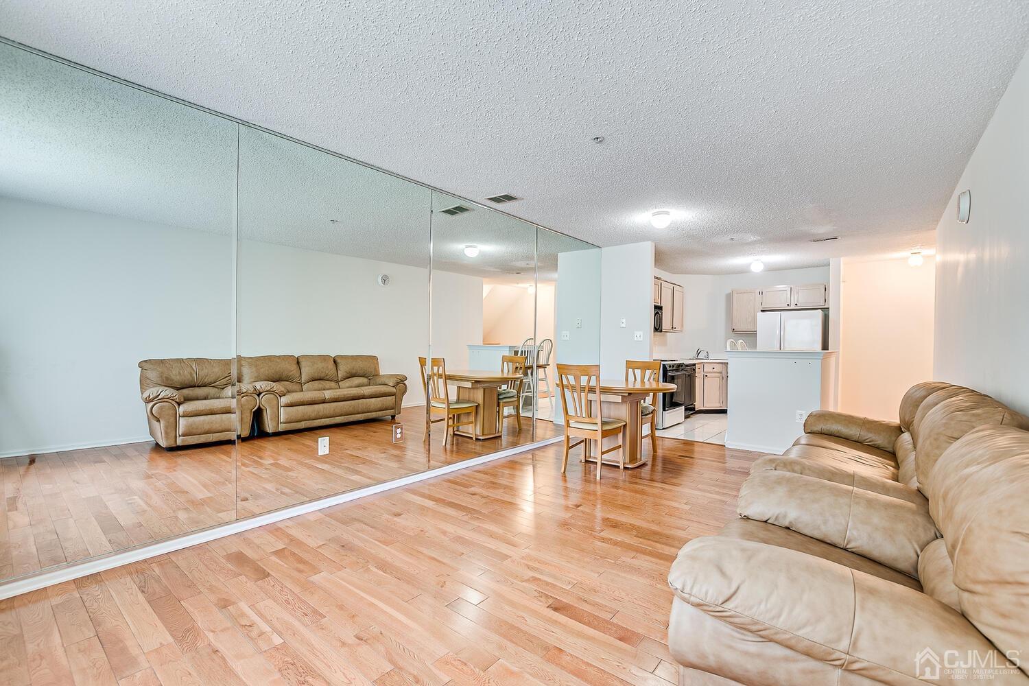 178 Prestwick Way Edison, NJ 08820 - Photo 7 of 21 Gallery Image 7