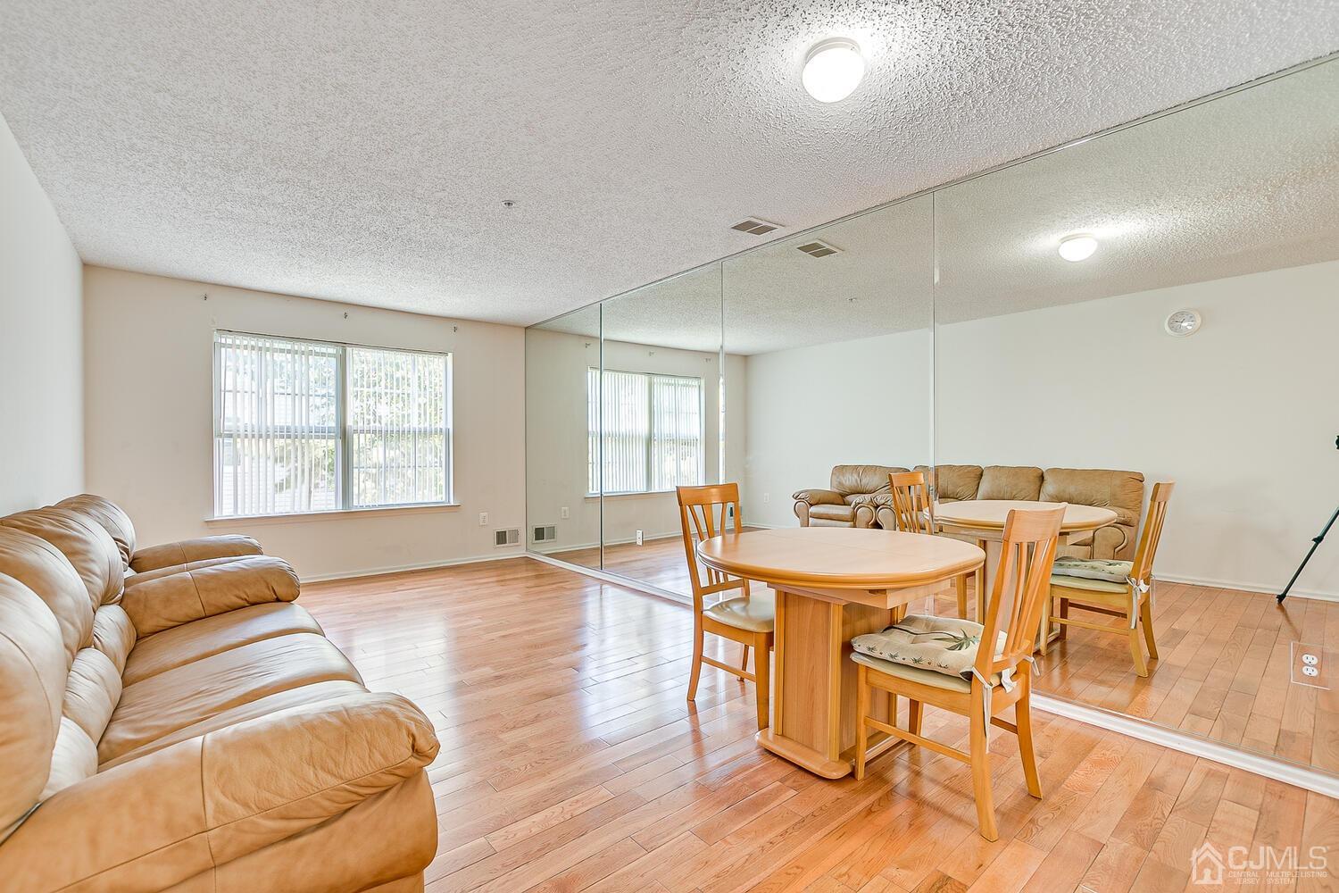 178 Prestwick Way Edison, NJ 08820 - Photo 8 of 21 Gallery Image 8