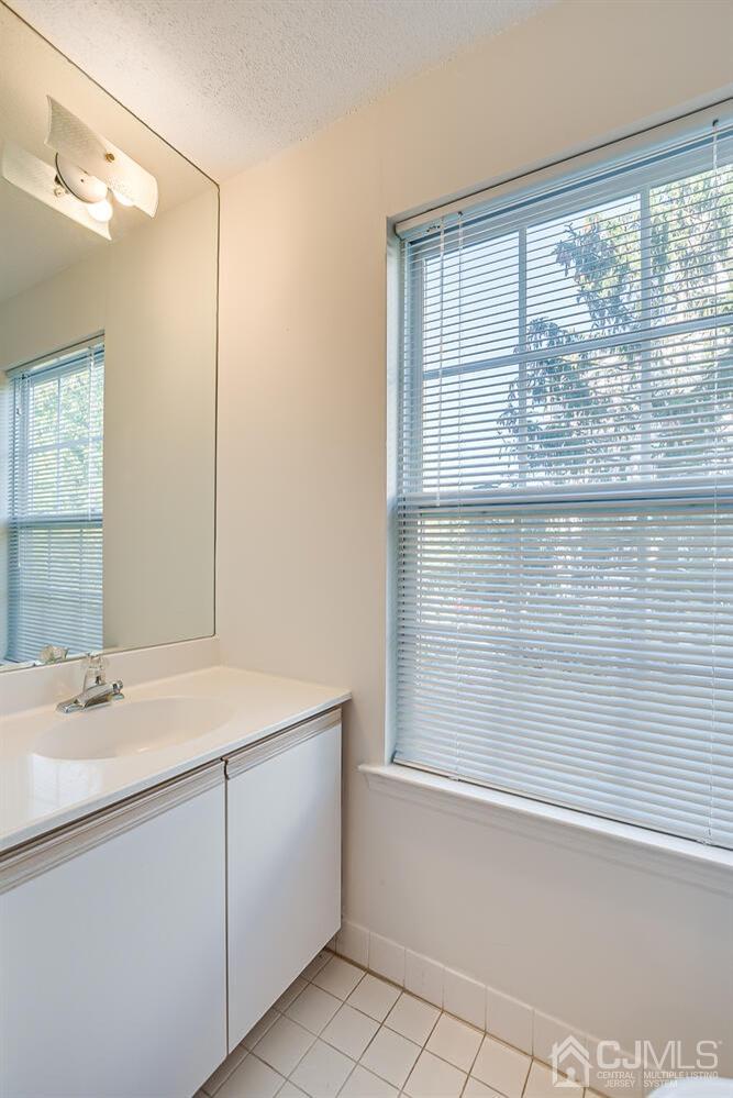 178 Prestwick Way Edison, NJ 08820 - Photo 9 of 21 Gallery Image 9