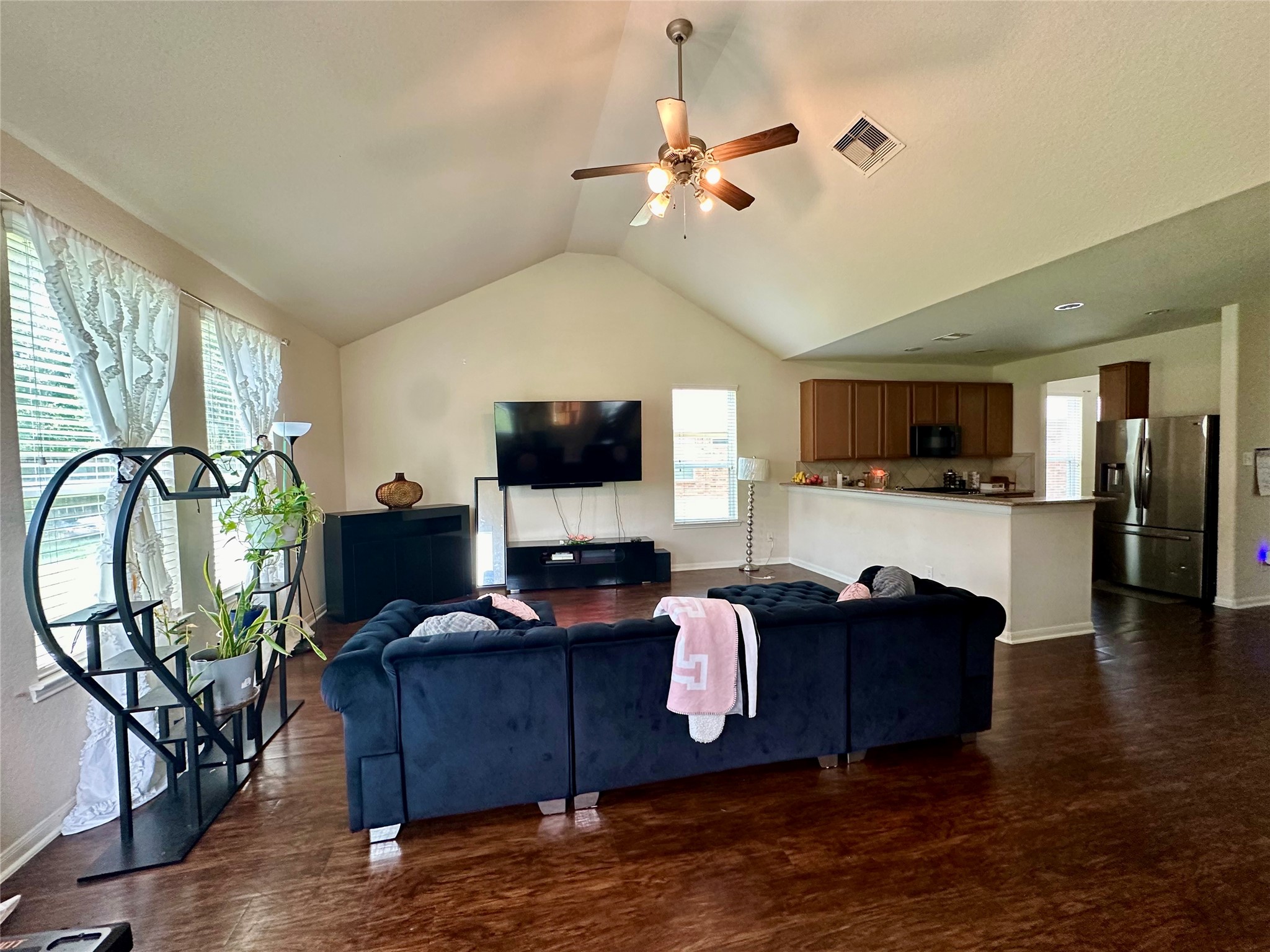 18622 Each Elm Way Houston, TX 77084 - Photo 4 of 35 a living room with furniture and a flat screen tv