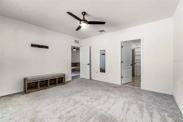 a view of livingroom with furniture