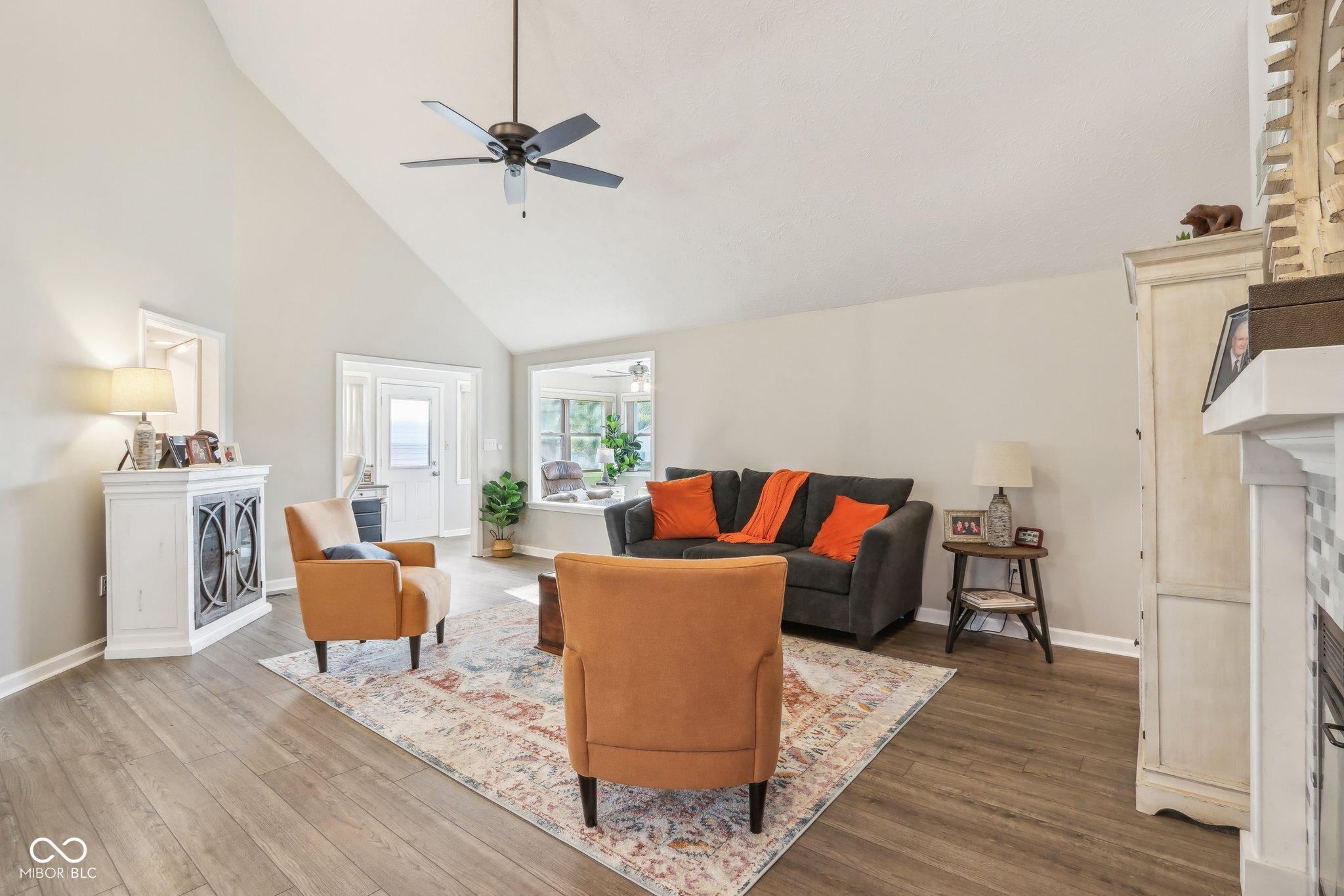 10935 President Circle Indianapolis, IN 46229 - Photo 3 of 29