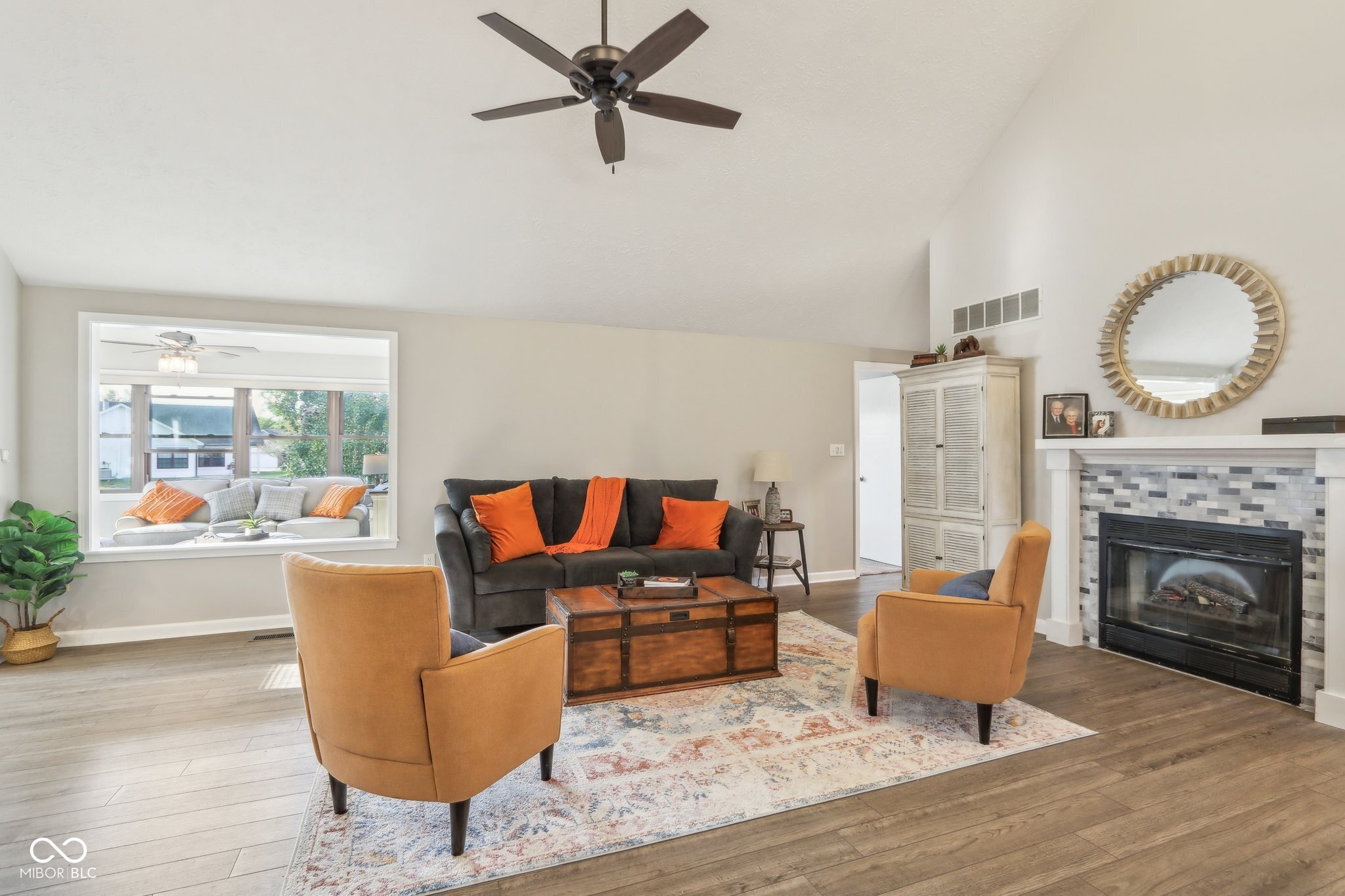 10935 President Circle Indianapolis, IN 46229 - Photo 4 of 29