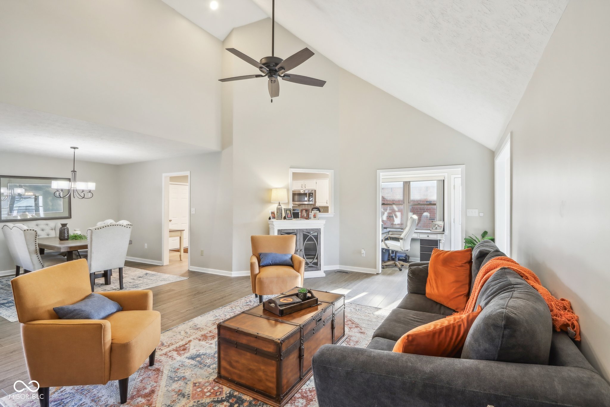 10935 President Circle Indianapolis, IN 46229 - Photo 6 of 29