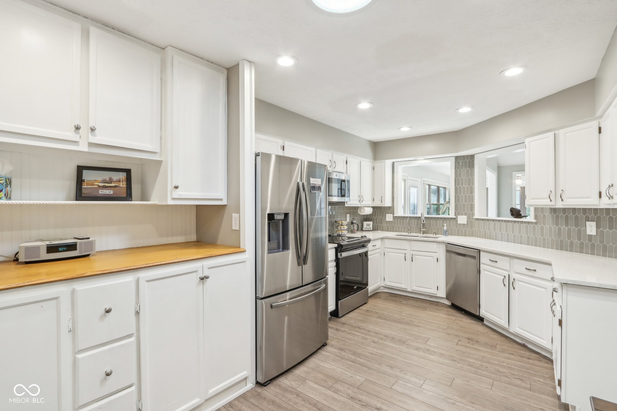 10935 President Circle Indianapolis, IN 46229 - Photo 9 of 29