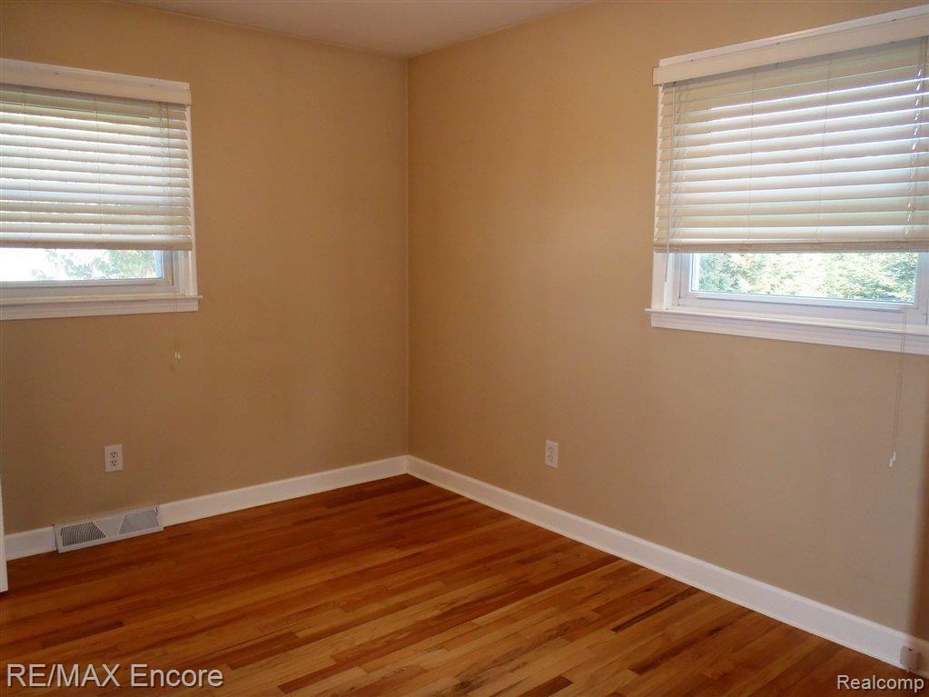 9050 Eaton Road Davisburg, MI 48350 - Photo 12 of 19 Master Bedroom