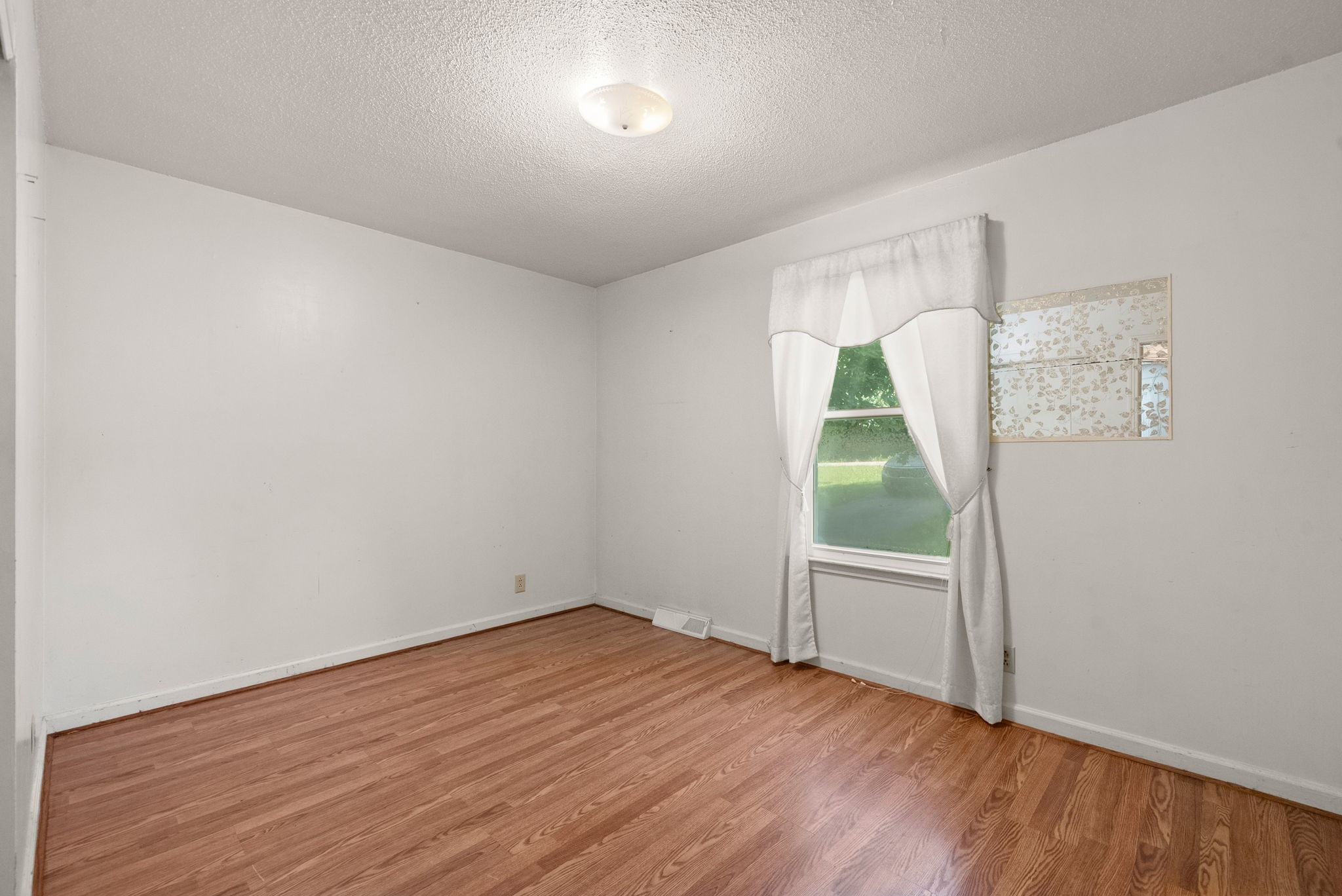 1852 Mimi Road Clarksville, TN 37040 - Photo 18 of 39 Gallery Image 18