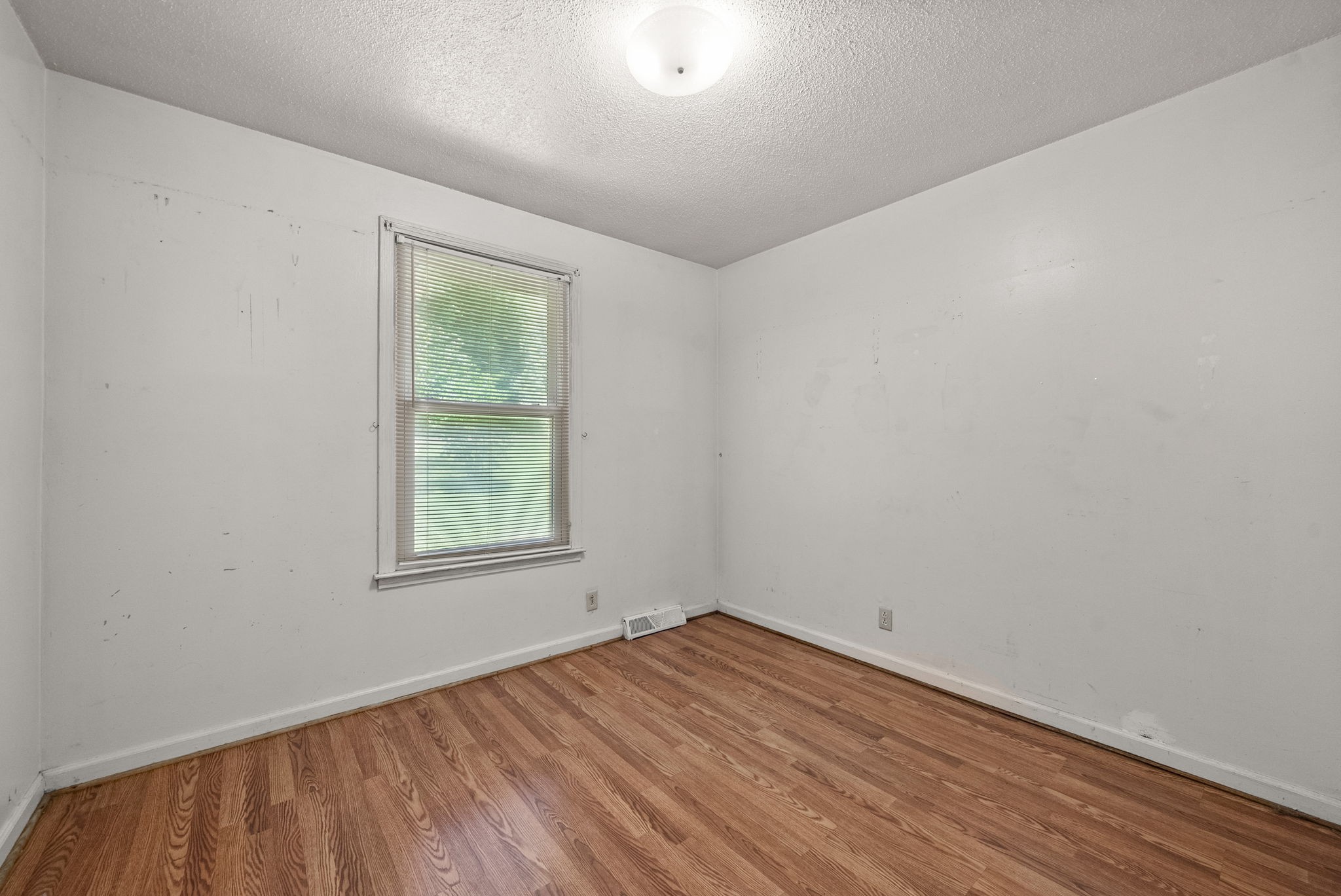 1852 Mimi Road Clarksville, TN 37040 - Photo 21 of 39 Gallery Image 21