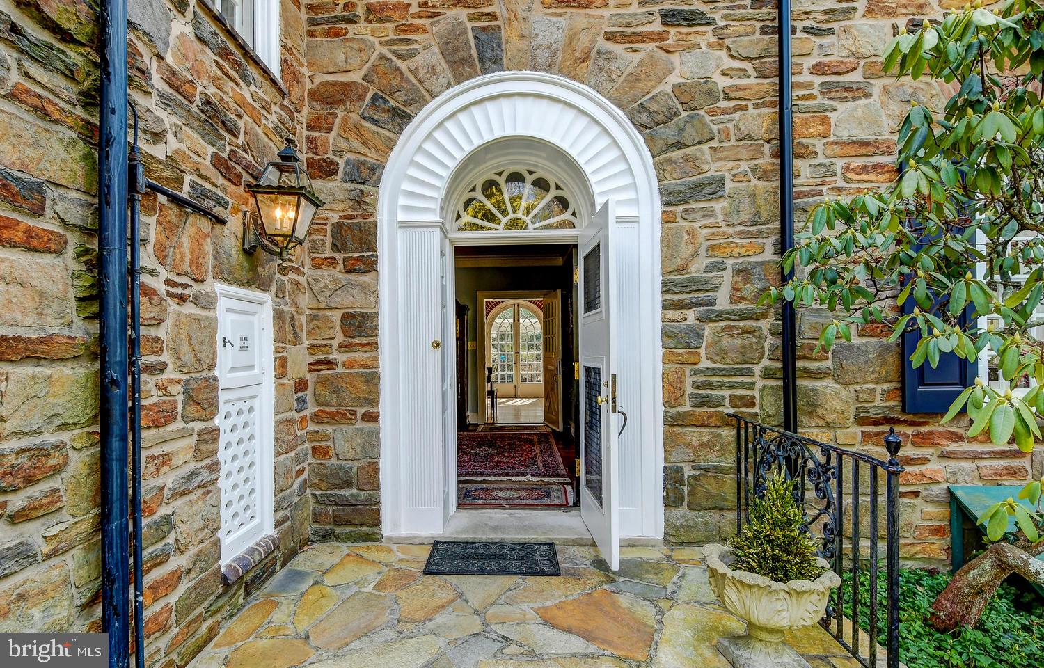 119 St Dunstans Road Baltimore, MD 21212 - Photo 2 of 38