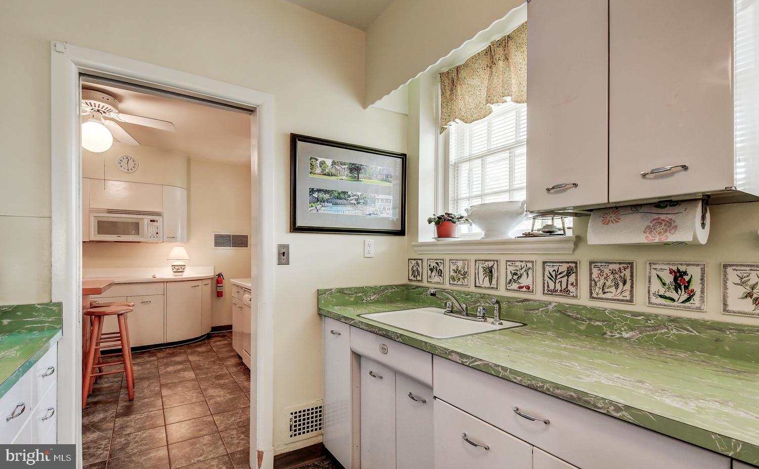 119 St Dunstans Road Baltimore, MD 21212 - Photo 12 of 38