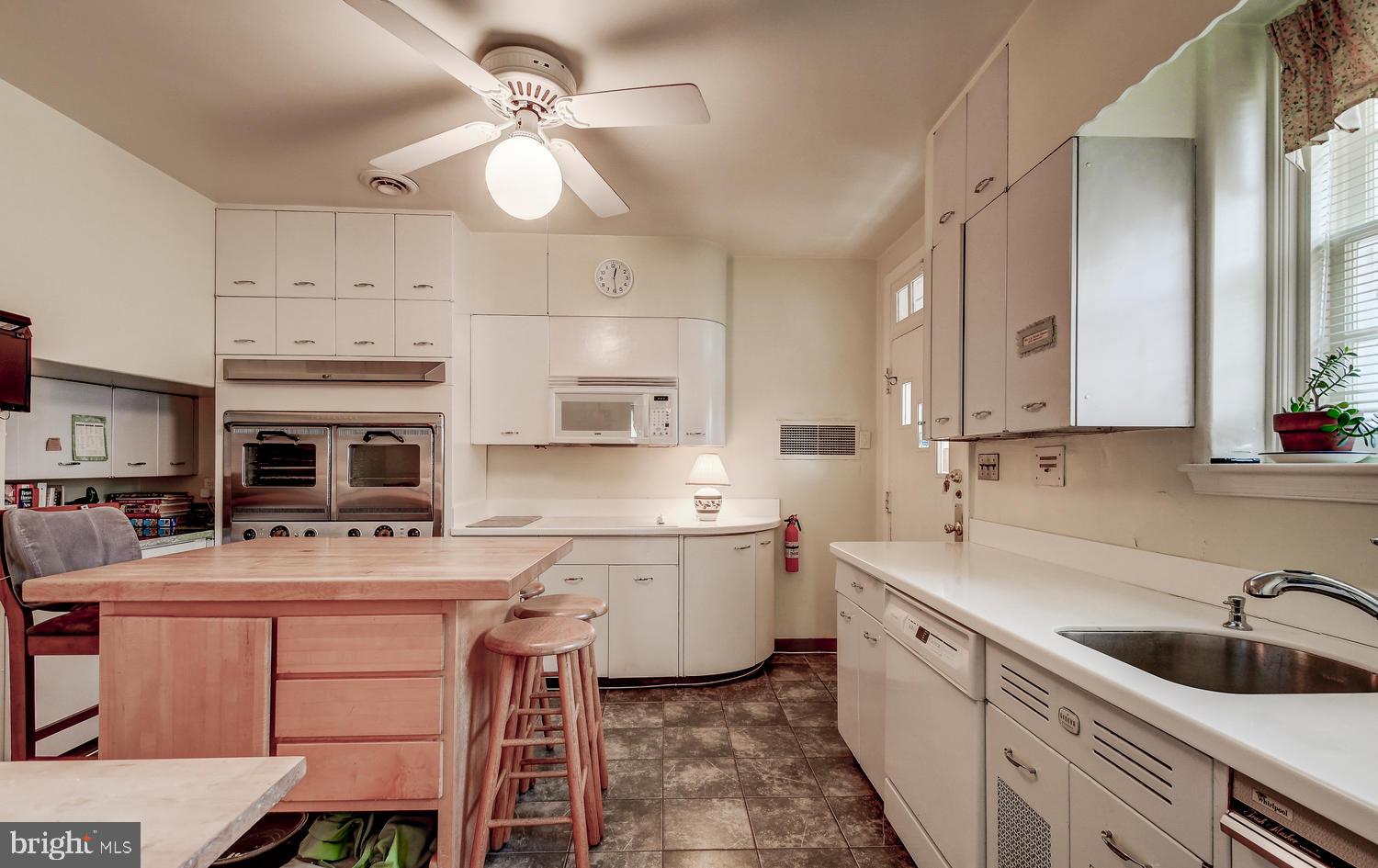 119 St Dunstans Road Baltimore, MD 21212 - Photo 13 of 38