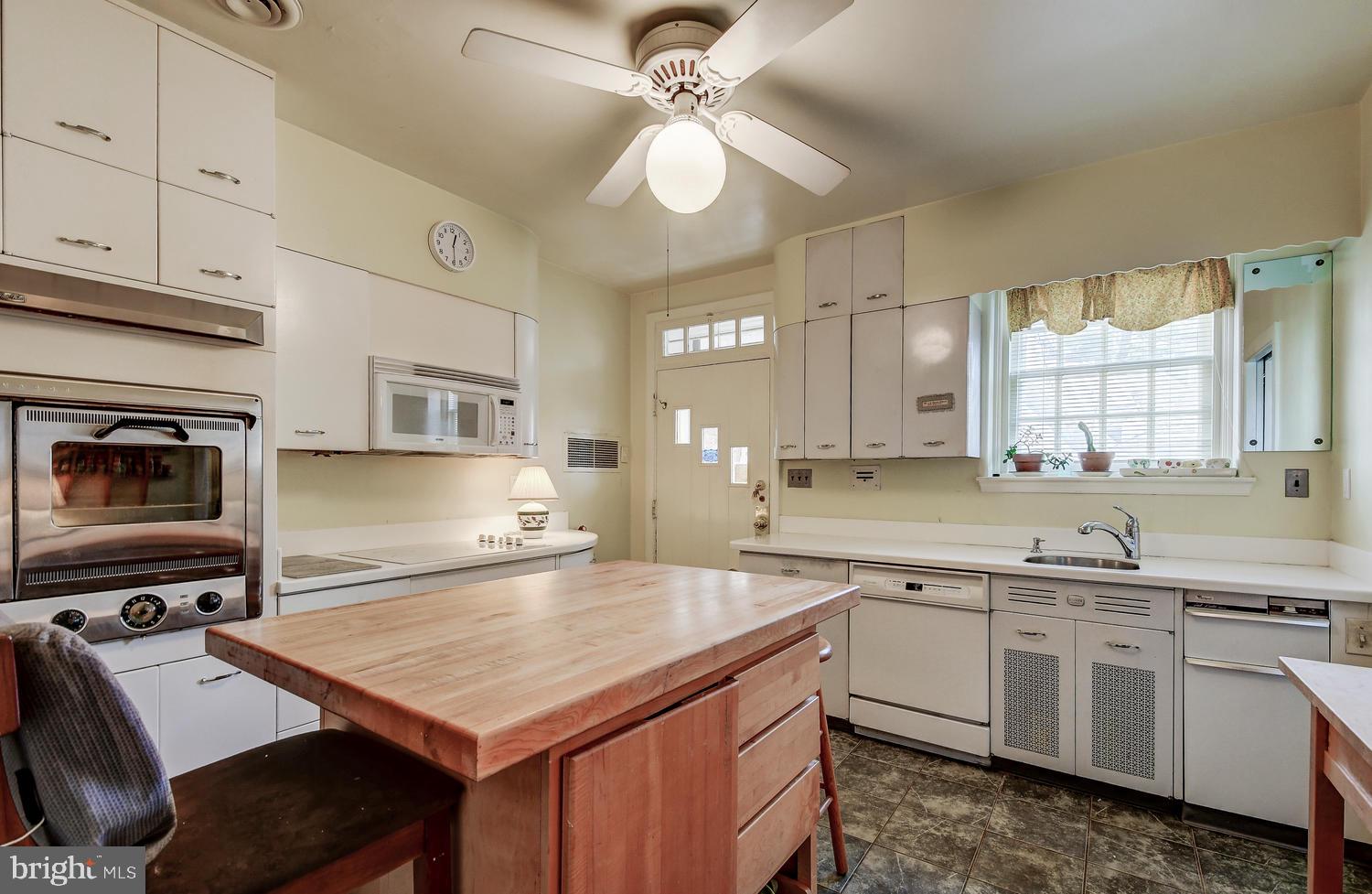 119 St Dunstans Road Baltimore, MD 21212 - Photo 15 of 38