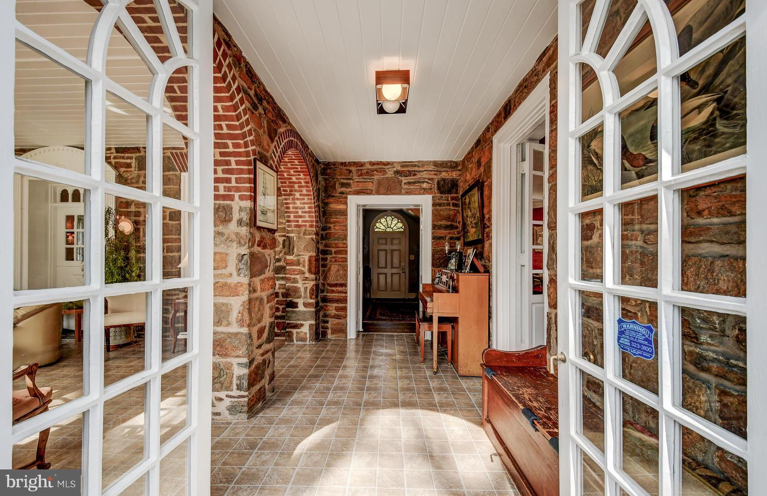 119 St Dunstans Road Baltimore, MD 21212 - Photo 8 of 38