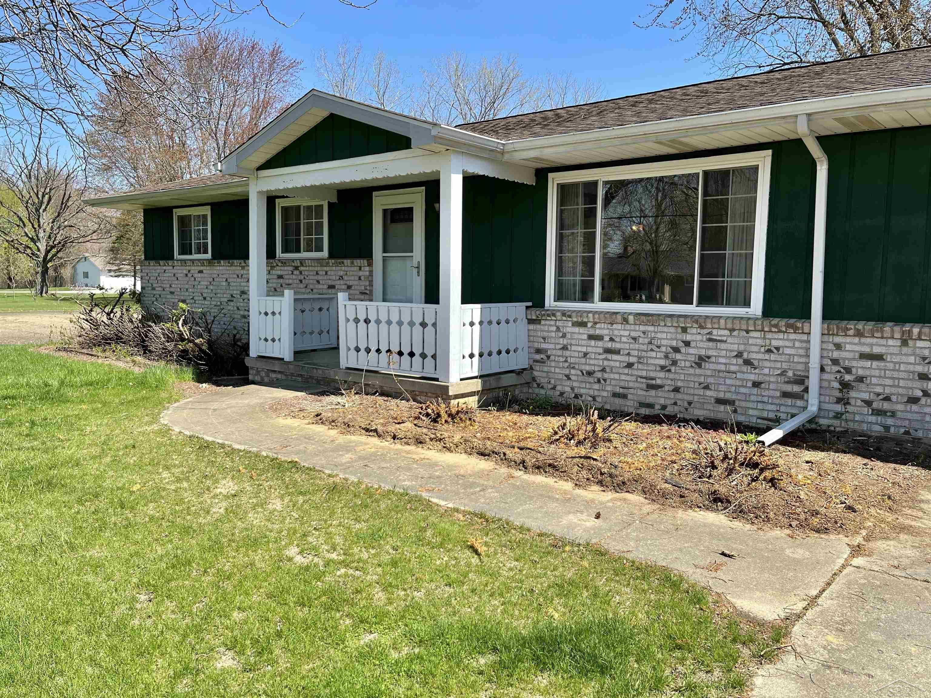 5417 Cole Road Saginaw, MI 48601 - Photo 3 of 43 50107116-2.JPG