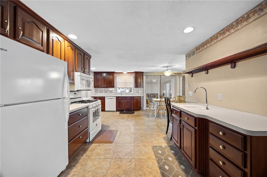 1249 Flynn Road Greece, NY 14612 - Photo 18 of 49