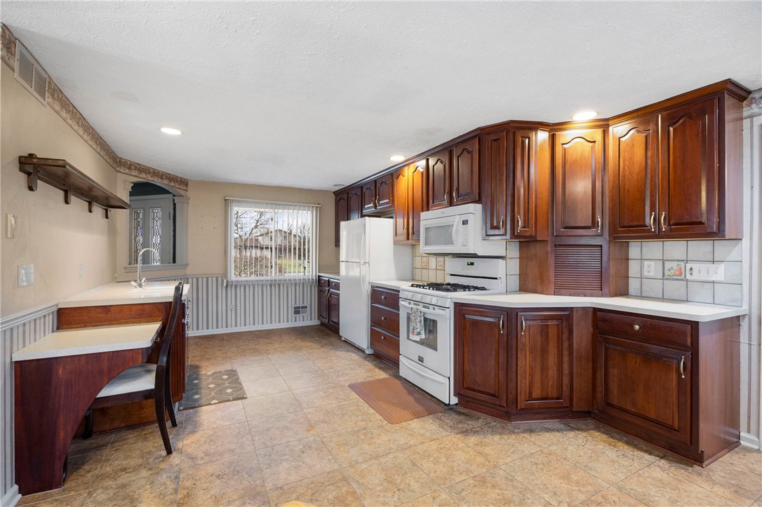 1249 Flynn Road Greece, NY 14612 - Photo 20 of 49