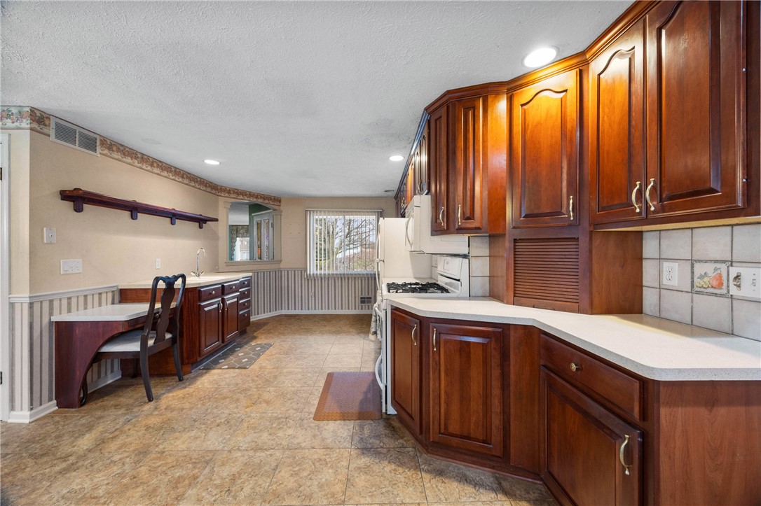 1249 Flynn Road Greece, NY 14612 - Photo 23 of 49