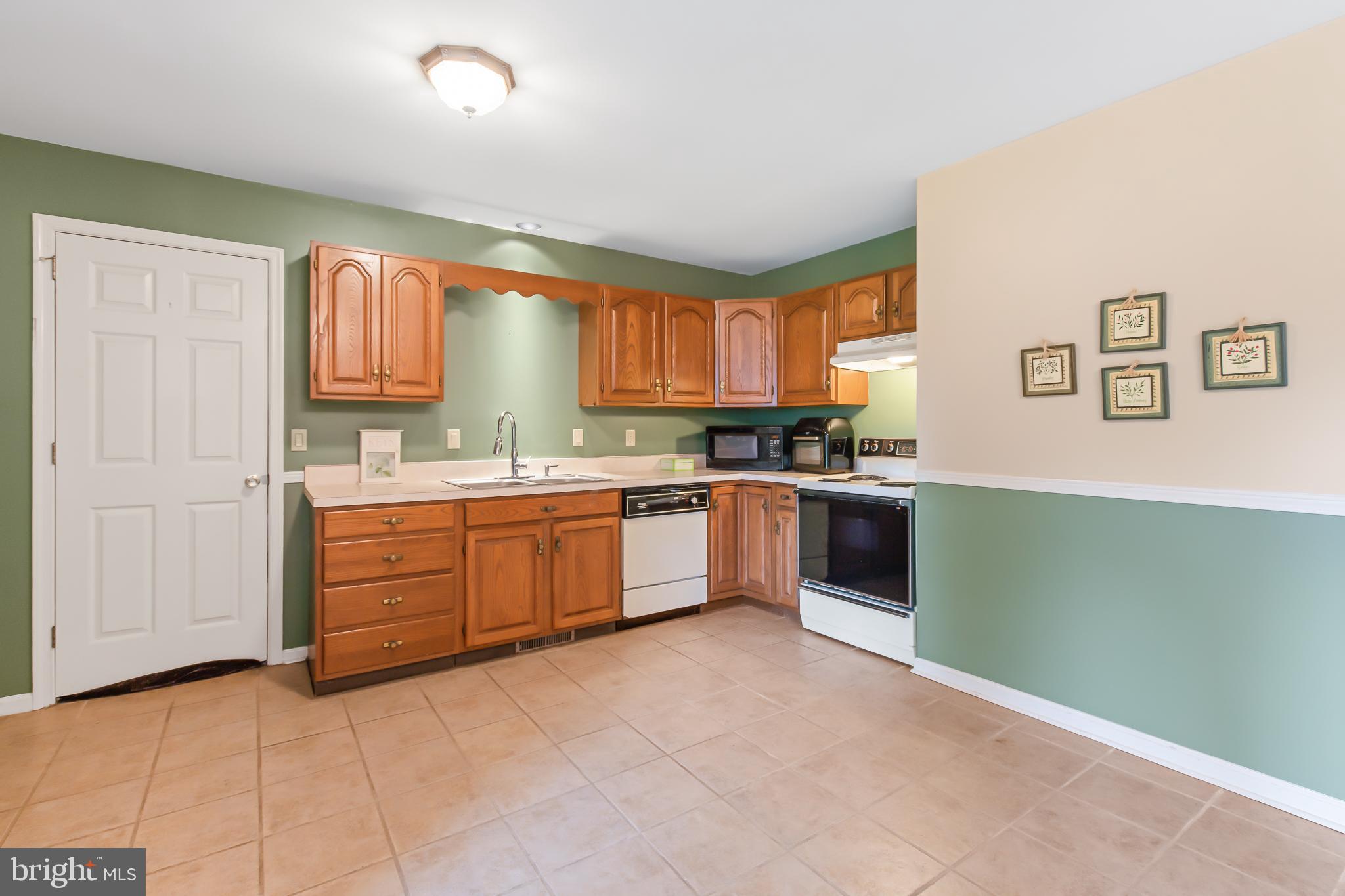 328 Jefferson Road Adamstown, PA 17569 - Photo 8 of 36 Gallery Image 8