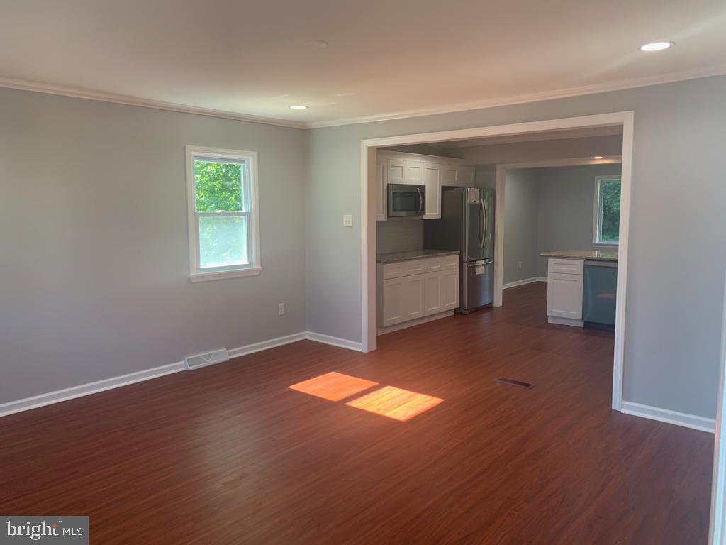 322 Kossuth Street Riverside, NJ 08075 - Photo 4 of 28
