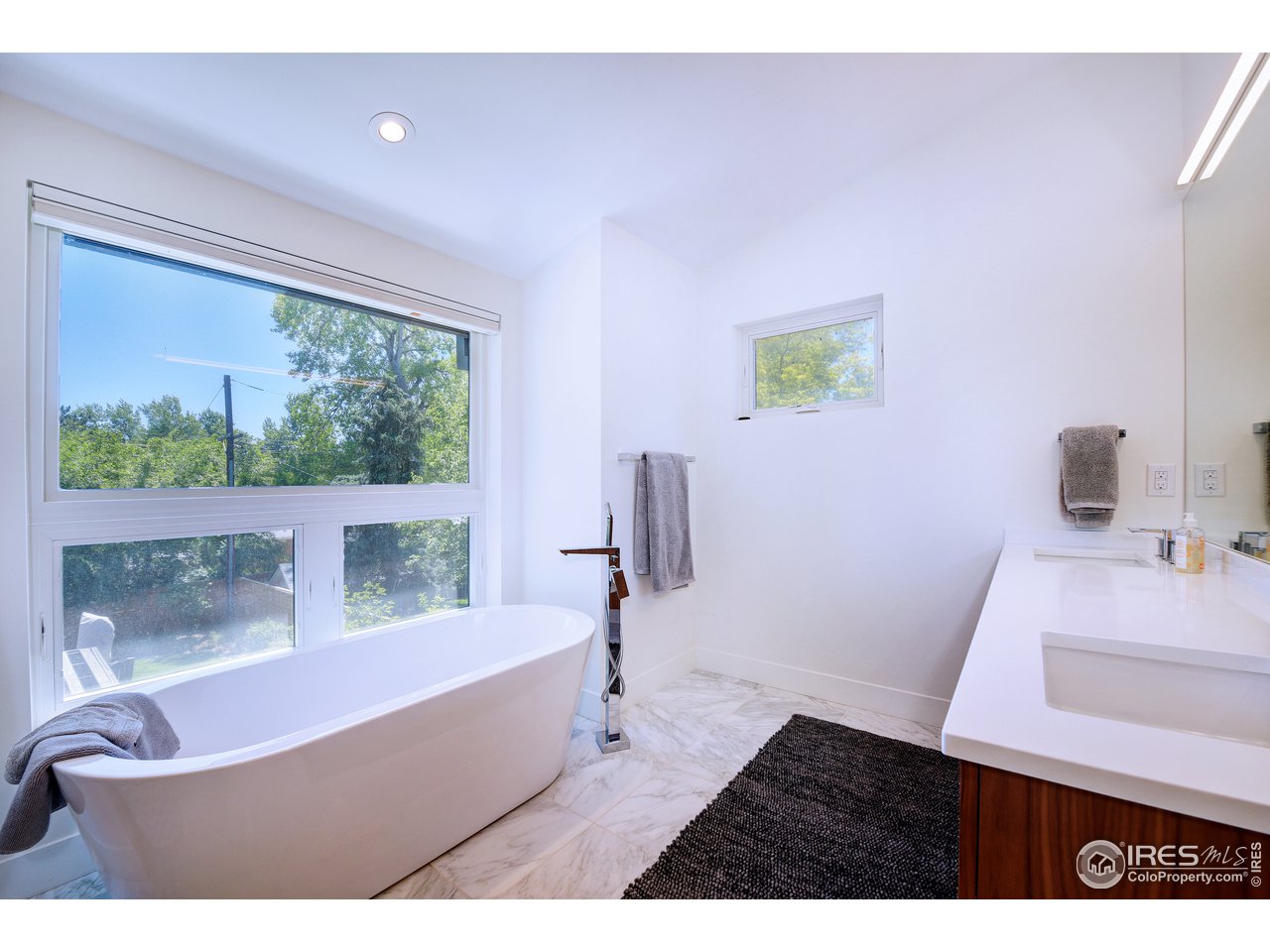 2930 18th Street Boulder, CO 80304 - Photo 24 of 40 a bathroom with a bathtub sink and mirror