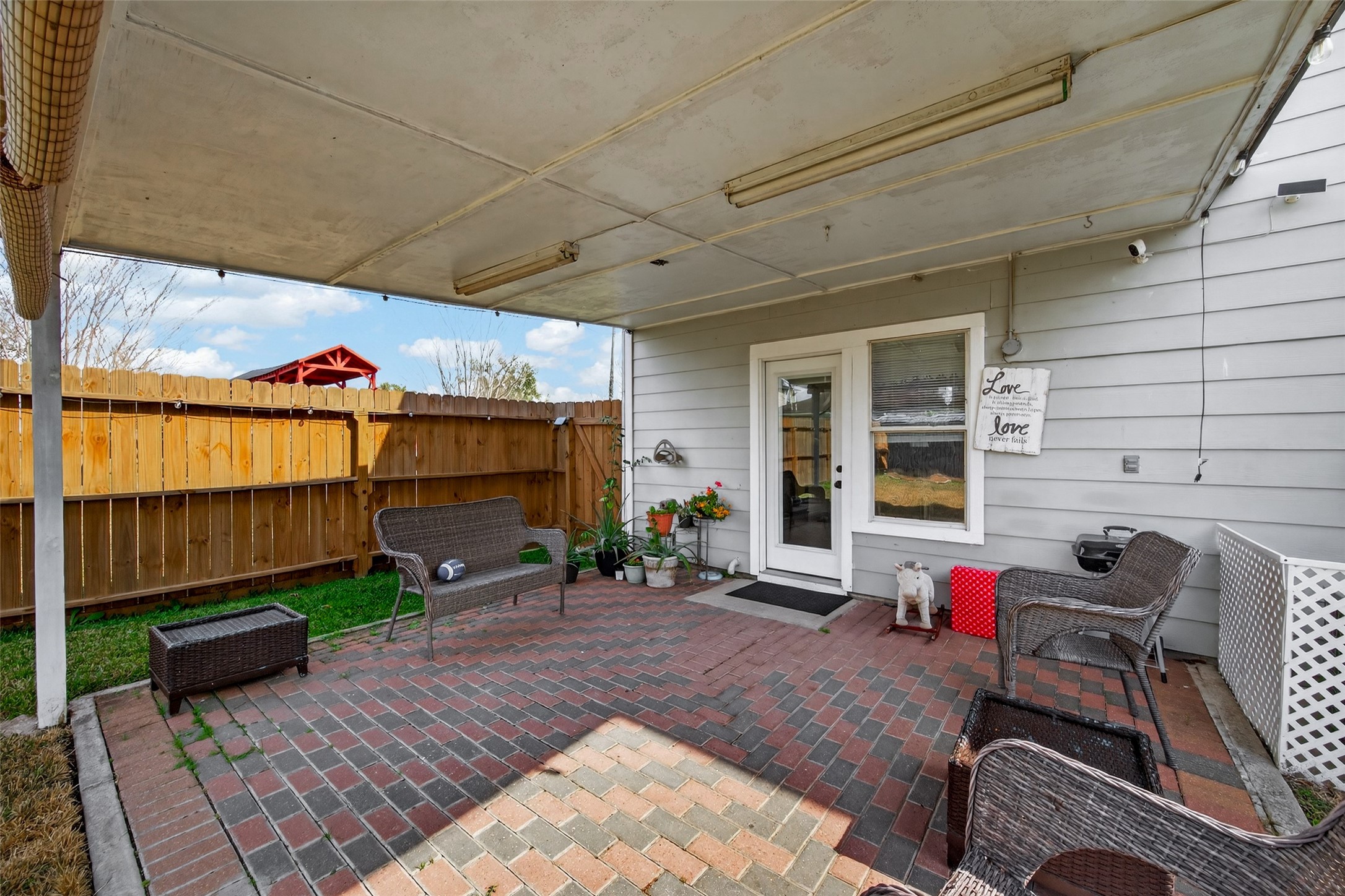 9902 Victoria Point Lane Houston, TX 77075 - Photo 23 of 35
