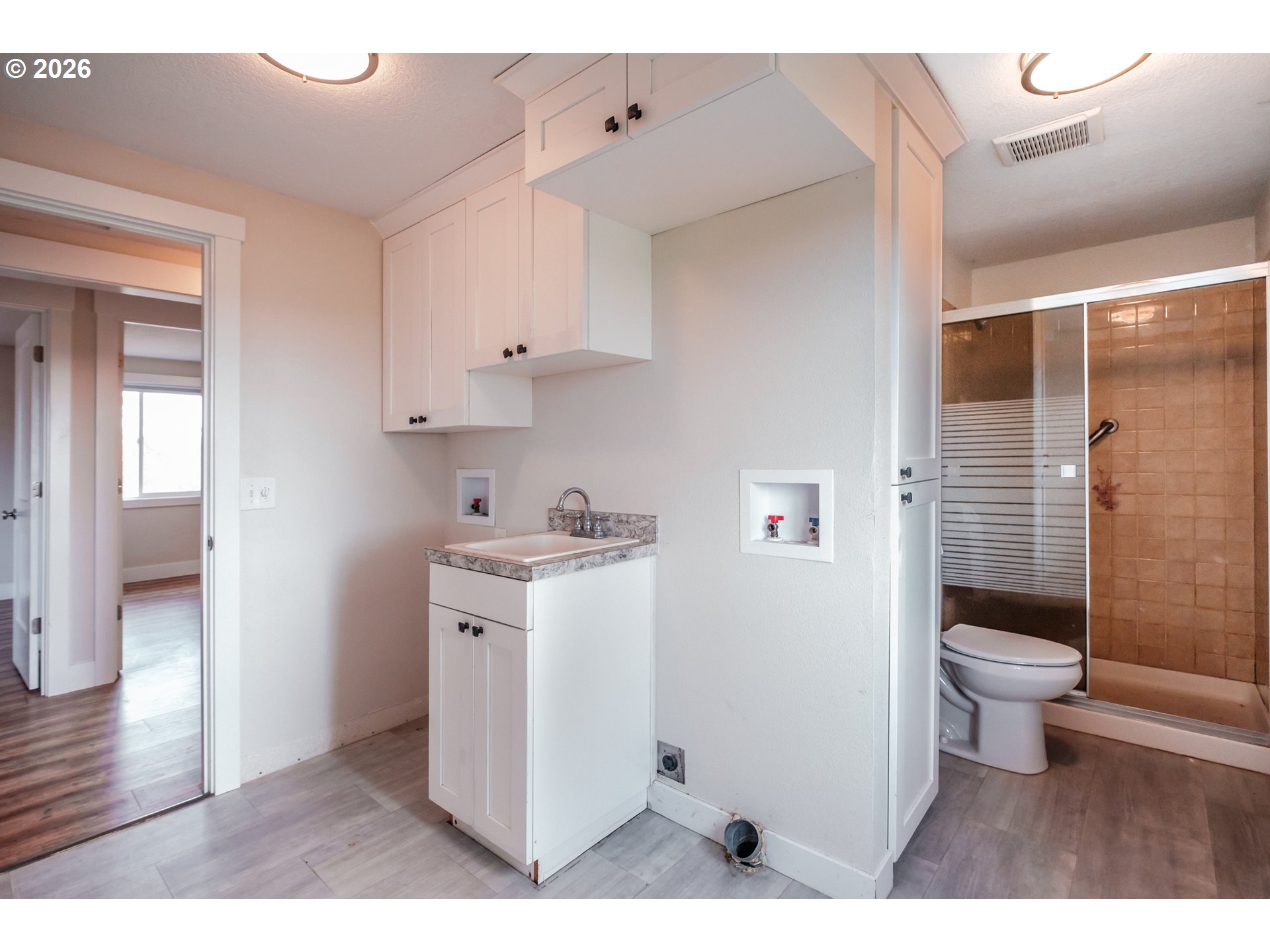 10471 Wagon Road Northeast Mount Angel, OR 97362 - Photo 25 of 48 a bathroom with a sink a toilet and shower