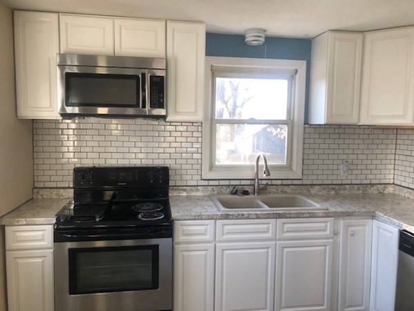 296 Hartwick Street Springfield, MA 01108 - Photo 3 of 22