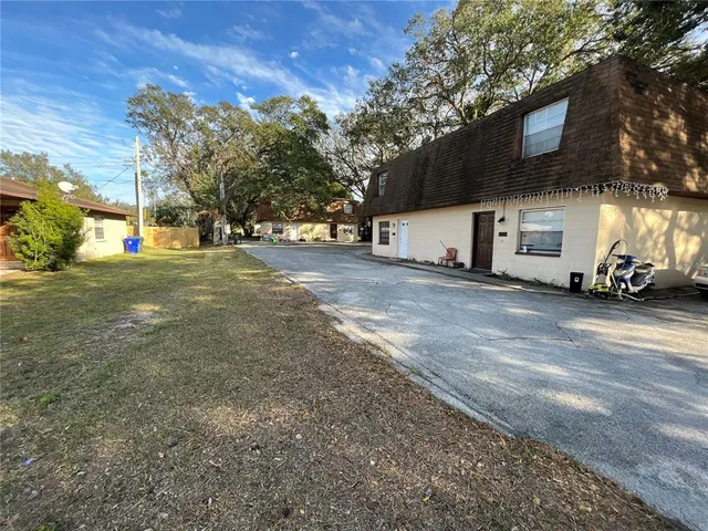 a view of a house with a yard