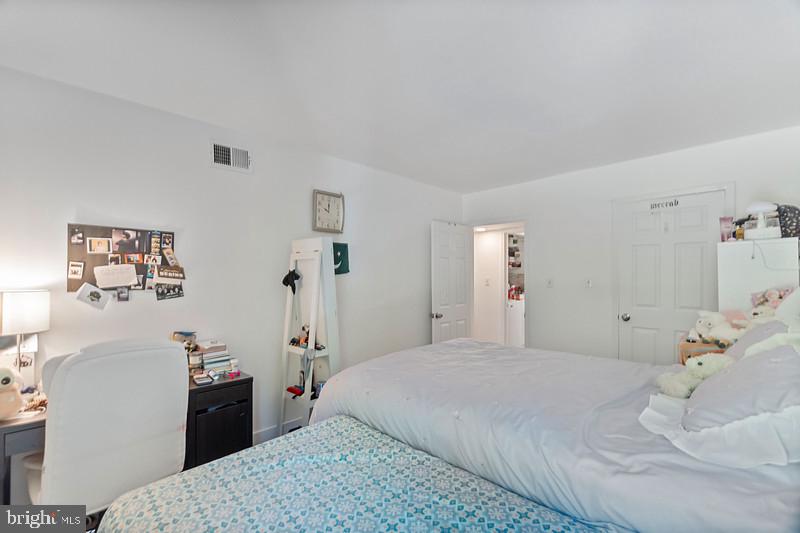 5821 Royal Ridge Drive, Unit F Springfield, VA 22152 - Photo 14 of 28 Bedroom 1