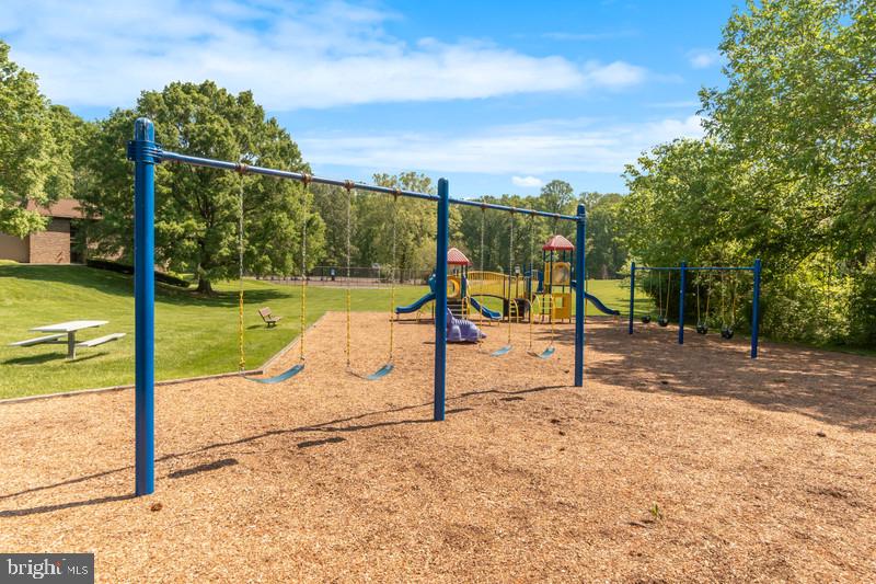 5821 Royal Ridge Drive, Unit F Springfield, VA 22152 - Photo 21 of 28 Playground