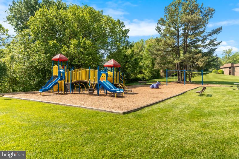 5821 Royal Ridge Drive, Unit F Springfield, VA 22152 - Photo 22 of 28 Playground