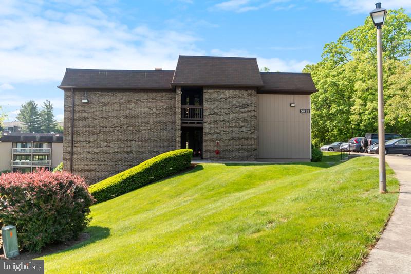 5821 Royal Ridge Drive, Unit F Springfield, VA 22152 - Photo 23 of 28 2 Level buildings